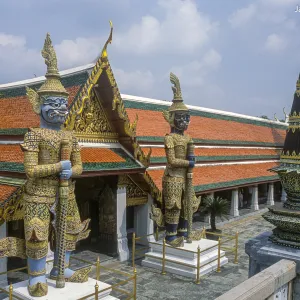 Bangkok. Świątynia Szmaragdowego Buddy (Wat Phra Keo). Posągi jakszów