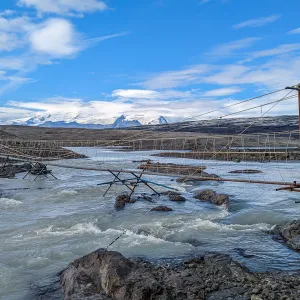 Islandia, Most nad rzeką wypływającą z lodowca