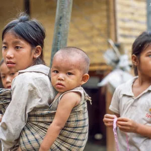 Dzieci z plemienia Meo (Hmong) z okolic Luang Prabang