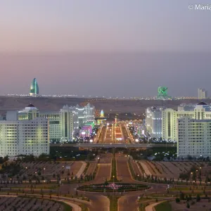 Marmurowe miasto o zachodzie słońca, Turkmenistan